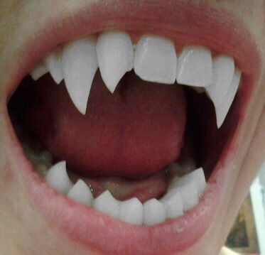 Fangs Werewolf Teeth, Vampire Teeth, Dental Cosmetics, Body Mods, Teen Wolf, Halloween Makeup, Character Inspiration, A Woman, Make Up