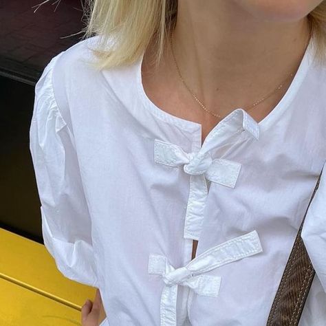 Ganni Poplin Blouse, Ganni White Blouse, Poplin Blouse Outfit, Ganni Blouse Outfit, Ganni Blouse, Peplum Top Outfits, Poplin Blouse, Spring Fits, Copenhagen Style