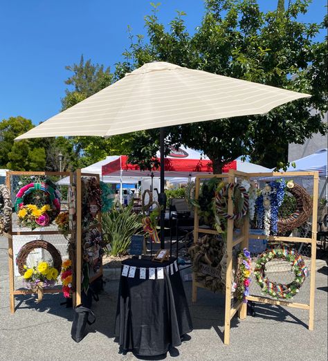 A backyard umbrella works nicely for small display spaces. A white or light colored umbrella is best, so it doesn’t cast other colors on your goods. Backyard Umbrella, Umbrella Display, Umbrella Wreath, Craft Fair Booth Display, Craft Show Booth, Fair Booth, Craft Fairs Booth, Vendor Booth, Show Booth