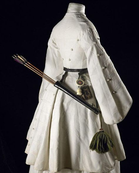 Archery Outfit Women, Archery Outfit, Archery Clothing, Archer Costume, Archery Aesthetic, Archery Women, Museum Of London, London Museums, Dress Aesthetic