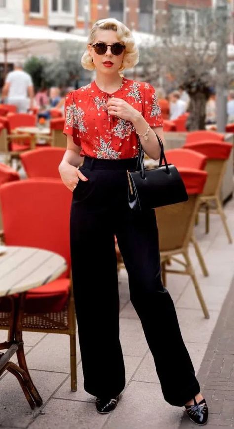 Trending Outfits for Women over 40 Trending Outfits For Women, 1940s Pants, High Waist Wide Leg Trousers, Librarian Chic, 1930s Fashion, Elegant Blouses, Love Clothing, Black High Waist, Outfits For Women