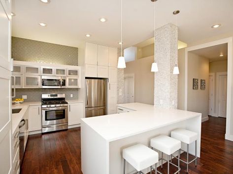 White Kitchen Set, L Shaped Island, Kitchen Remodel Pictures, Kitchen Layouts With Island, L Shaped Kitchen, Top Kitchen, White Modern Kitchen, Kitchen Photos, Farmhouse Style House