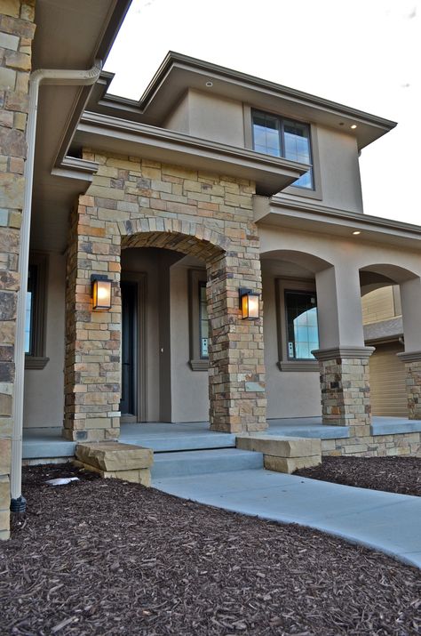 Exterior Stone & Stucco Entrance anchored by clean line lanterns. Rock Facade Exterior, Light Brown House Exterior, Walkways Ideas, Exterior Stucco, Exterior Siding Colors, Stucco Colors, Home Designs Exterior, Window Trim Exterior, Entrance Ideas