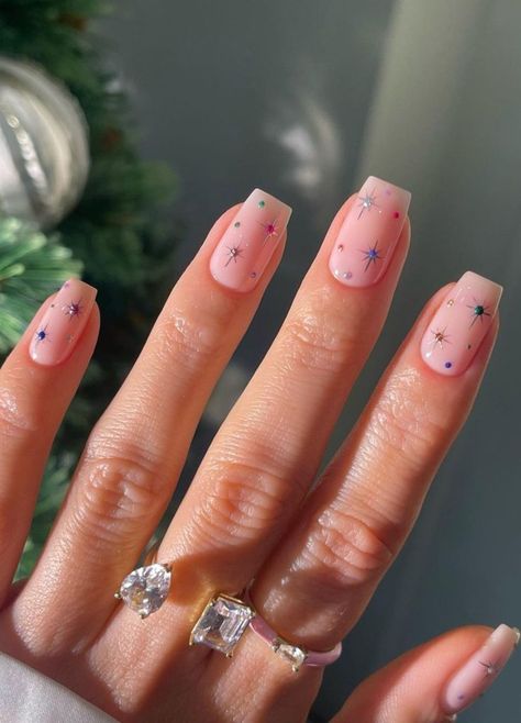 30 Fun Nail Art Ideas | The Everygirl New Years Nail Designs, Gel Nail Tips, Vacation Nails, Winter Nail Designs, Festival Nails, Star Nails, New Year's Nails, Christmas Nail Designs, Nail Art Ideas