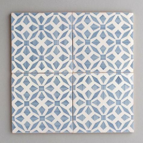 Baños Shabby Chic, Blue Kitchen Designs, Light Blue Kitchens, Blue Kitchen Decor, Subway Tiles, Tile Inspiration, Scandinavian Kitchen, Bathroom Floor Tiles, Blue Tiles