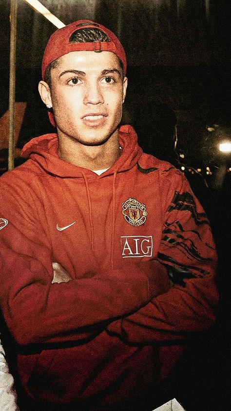 Old Cristiano Ronaldo,vintage style Cristiano Ronaldo Vintage, Cristiano Ronaldo, Ronaldo, Vintage Style, Red