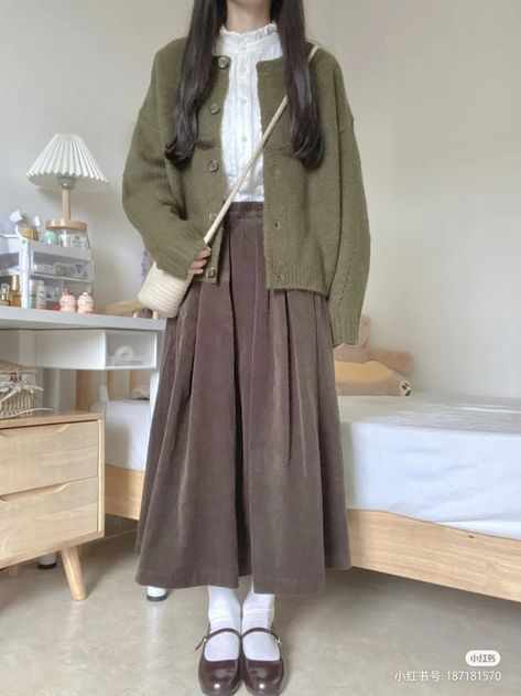 Open Cardigan Outfit Aesthetic, Mustard Yellow And Brown Outfit, Cardigan Skirt Outfit Aesthetic, Winter Fits Modest, Basic Cottagecore Outfit, Soft Japanese Fashion, Japanese Mori Fashion, Sawako Winter Outfit, Sawako Style Outfit