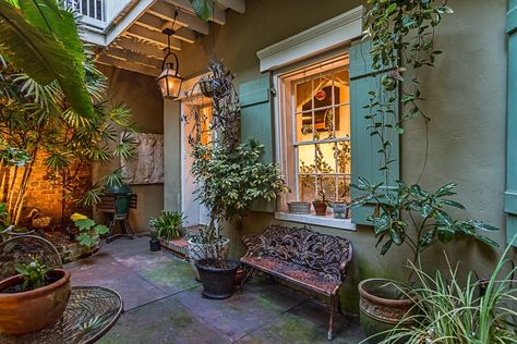 New Orleans Interior Design, New Orleans Style Homes, New Orleans Apartment, French Courtyard, New Orleans Decor, Cheap Ideas, Chic Interior Design, New Orleans Homes, Garden District