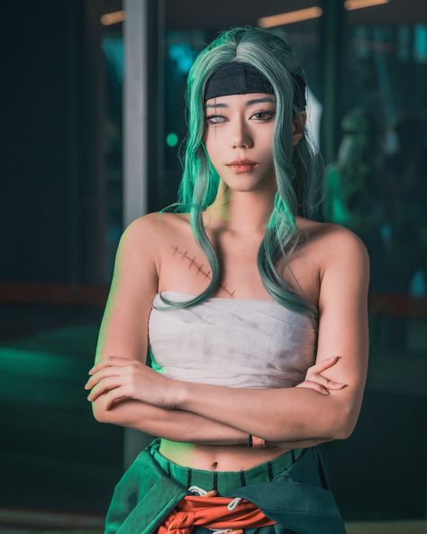 Zoro Makeup, Female Zoro Cosplay, One Piece Cosplay Female, Fem Zoro, Zoro Lost, Zoro Costume, Female Zoro, Roronoa Zoro Cosplay, Sanji Cosplay