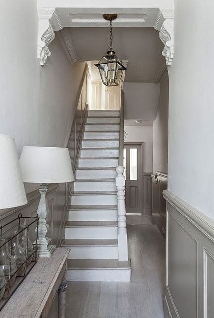 House Project : The Hallway Victorian Hallway, Hallway Colours, Small Hall, Hallway Inspiration, Modern Country Style, Hallway Designs, Painted Stairs, Victorian Terrace, Small Hallways