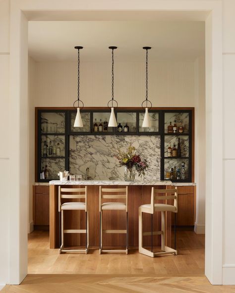 Emily Del Bello Interiors on Instagram: “TGIF • Dreaming of cocktails in this sunken bar room • designed by @emilydelbellointeriors . . . . Photo @gievesanderson Styling…” Basement Kitchen Bar, Bar Room Design, Long Island House, Kitchen With Marble, Modern Pendant Lighting, Home Bar Design, Open Concept Home, Basement Kitchen, Home Bar Designs