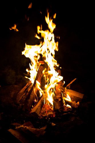 Campfire | Canon EOS 60D & Canon EF 50mm f/1.4 | Matti Kokkonen | Flickr Fire Image, Fire Photography, Fire Element, Light My Fire, Photoshop Effects, Hot Flashes, White Noise, Canon Eos, Beautiful Photography