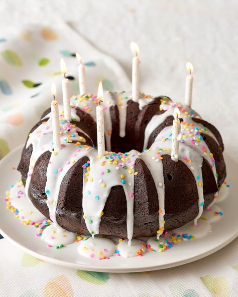 Recipe: Birthday Bundt Cake | Kitchn Bundt Cake Decor, Birthday Bundt Cake, Bundt Cake Decorating, Bundt Cake Decorating Ideas, Easy Bundt Cake, Donut Ideas, Nurse Cake, Nursing Cake, Inside Cake