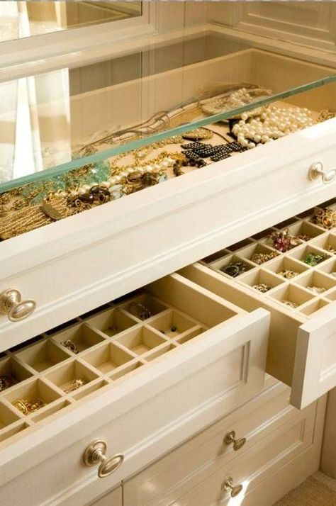 40 Brilliant Closet and Drawer Organizing Projects - Page 2 of 4 - DIY & Crafts Jewerly Organizer, Dream Closets, Old Dressers, Closet Inspiration, Master Closet, Jewelry Storage, Built In Storage, Walk In Closet, My New Room