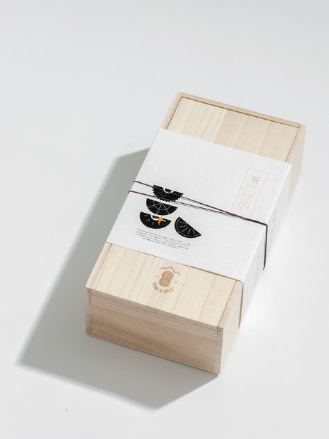 Tea Package, Wood Packaging, Wooden Packaging, Japanese Packaging, Metal Printing, Creative Package Design, Fruit Packaging, Packaging Label Design, Small Business Packaging Ideas