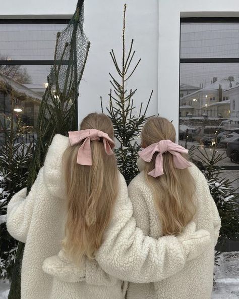 Slavic Aesthetic, Winter Presets, Cold Girl, Winter Princess, Pink Xmas, Snow Fairy, Pink Hair Bows, Baby Pink Aesthetic, Winter Inspo