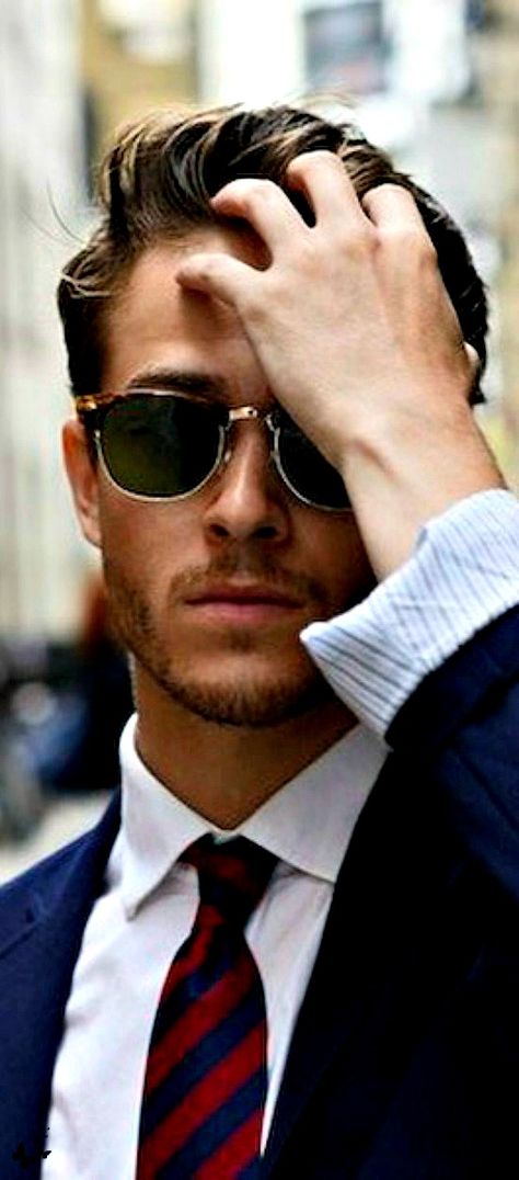 Striped Tie Man Wearing Sunglasses, A Man In A Suit, Man In A Suit, Ray Ban Wayfarer, 사진 촬영 포즈, Ray Ban Outlet, Ray Ban Aviator, Wearing Sunglasses, Milan Fashion Weeks