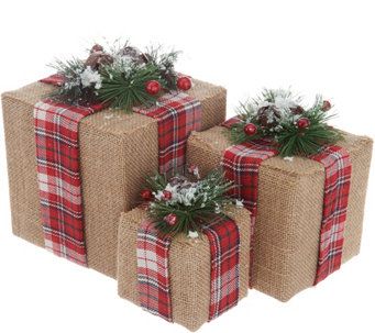 Fake Christmas Gift Boxes Decor, Christmas Gift Box Decoration, How To Decorate A Box Gift, Christmas Decor Boxes, Christmas Present Wrapping, Decorative Gift Boxes, Tartan Ribbon, Creative Diy Gifts, Ribbon Christmas