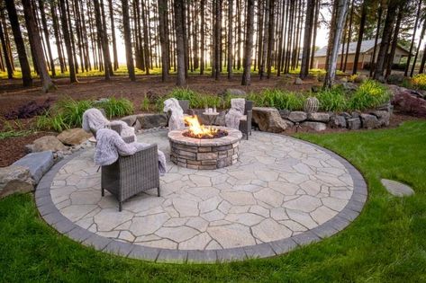 Rustic Stone Fire Pit Garden 2023, Rustic Landscape, Outdoor Patios, Fire Pit Area, Backyard Paradise, Landscape Designs, Fire Pit Patio, Backyard Fire, Garden Pictures