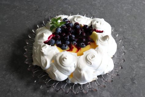 Chef John's Lemon Blueberry Pavlova Is Easy, Delicious, and Always Beautiful Blueberry Pavlova, Lemon Pavlova, Easy Pavlova, Meringue Recipes, Creme Brulee Desserts, Lemon Curd Tart, Lemon Curd Filling, Impressive Desserts, Blueberry Sauce