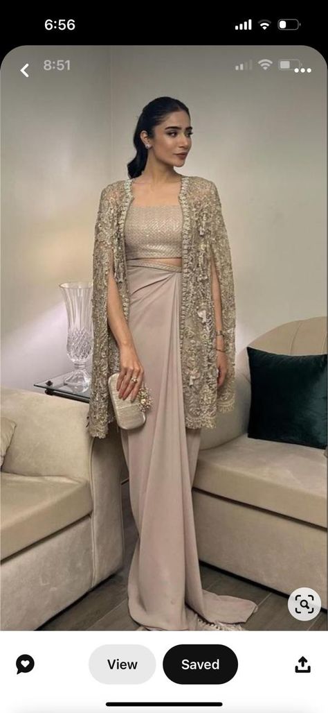 Indian Outfits With Jacket, Indian Jacket Dresses For Women, Unique Indian Wedding Outfits, Fashion Show Outfit Ideas For Women, Indo Western For Wedding, Wedding Guest Dress Desi, Bridal Trousseau Outfits, Dj Outfit Female Wedding Indian, Cutlines Fashion