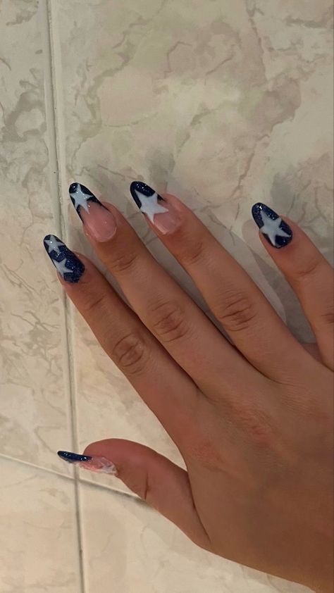 Blue Nail Y2k, Nail Art Designs Light Blue, Y2k Nails Short Blue, Nail Art Stars Simple, Space Blue Nails, Y2k Nails Short Stars, Gel Nail Designs Stars, Light Blue Y2k Nails, Nail Inspo Y2k Simple