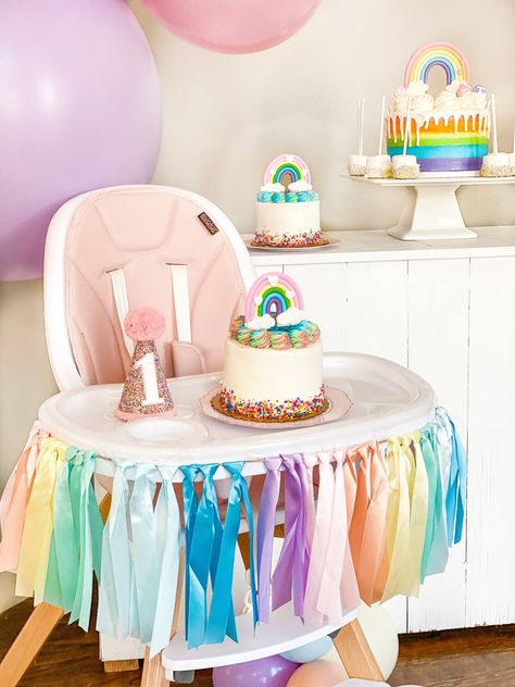 A Rainbow Themed First Birthday Party for Merritt – Merritt Style Rainbow Themed First Birthday, Rainbow Themed Birthday Party, Rainbow First Birthday, Baby Birthday Decorations, Themed First Birthday, First Birthday Party Decorations, 1st Birthday Cakes, Half Birthday, Rainbow Birthday Party