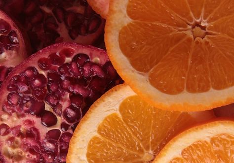 Orange and Pomegranate Salad Fall Rituals, Ww Salads, Sukkot Recipes, Rosh Hashana Recipes, Orange Pomegranate, Biblical Feasts, Rosh Hashanah Table, Jewish Foods, Seed Salad