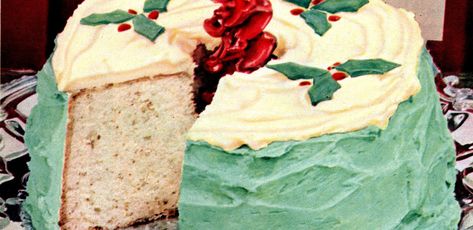 White Christmas Cake, Vintage Christmas Cake, Vintage Holiday Recipes, Holiday Flavors, Chocolate Gingerbread, Grandma's Recipes, Cake Rack, Vintage Cakes, Retro Food