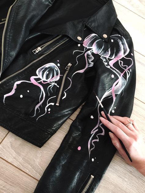 Hand painted by Natalia Dorosh . #fashion #custommade #nataliadorosh #henrimatisse #matisse #art #fashionblogger #artists #illustration #painting #медуза #jacket #paintings #tattoo #liner #jeans #gucci #jellyfish #artistsofinstagram #handmadejacket #росписьодежды #beautiful #endiart #acrylicpainting #minimalist #simple #details #handmade #vintage #vogue Paintings Tattoo, Dope Jackets, Jeans Gucci, Matisse Art, Illustration Painting, Vintage Vogue, Hand Painting, Henri Matisse, Jellyfish