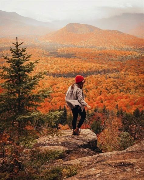 The Best Things About Camping In The Fall Fall Mood Board, Hiking Photography, Camping Photography, Camping Aesthetic, Fall Camping, Nature Hikes, Fall Hiking, Camping Experience, Autumn Aesthetic