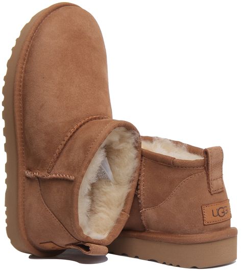 The Classic Ultra Mini updates Ugg’s most iconic silhouette with a lower shaft height, adding easy on-off and enhanced versatility. Pre-treated to keep it looking better for longer, this classic features everything you love about the original: signature sheepskin upper, ultra-soft UGGplush lining, and a flexible, lightweight sole. Wear with virtually anything, the styling options are endless. Ultra Mini Uggs, Cute Uggs, Ugg Ultra Mini, Chestnut Uggs, Preppy Shoes, Pretty Shoes Sneakers, Ugg Mini, Shoes Outfit Fashion, Ugg Classic