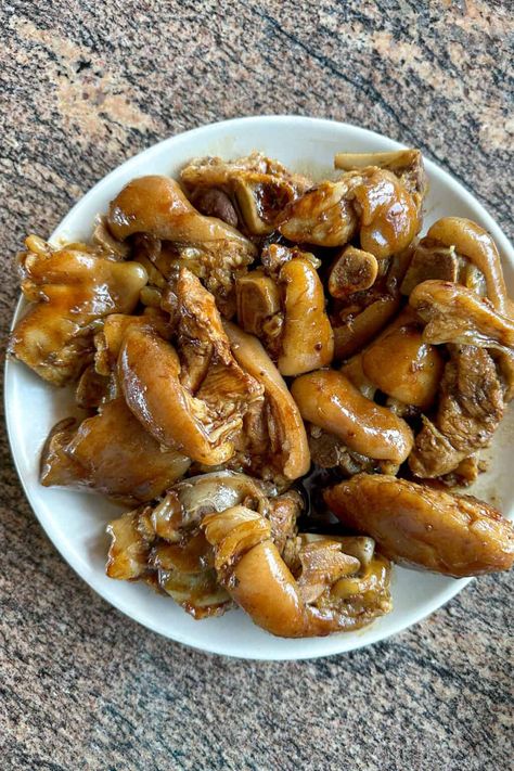 Braised Pigs Trotters - Onolicious Hawaiʻi Pork Trotters, Trotters Recipe, Pig Feet Recipe, Bake Turkey Wings Recipe, Pig Trotters, Pork Belly Recipes, Pig Ears, Braised Pork, White Meat