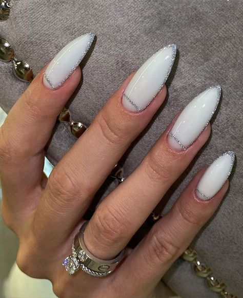 Top 28 grey winter nail designs you must try this year White Glitter Nails, Shiny Nails, Nail Designs Glitter, Neutral Nails, Minimalist Nails, Chic Nails, Best Acrylic Nails, Nail Manicure, Trendy Nails