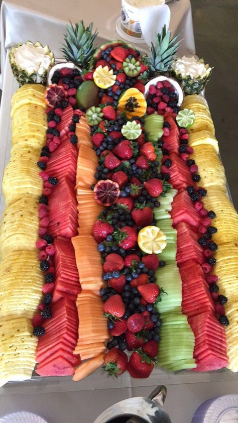 Large Fruit Display, Hawaiian Sides, Plateau Fruit, Fruit Tables, Fruits Salad, Fruit Table, Custom Cheese Board, Fruit Designs, Fruit Platter Designs