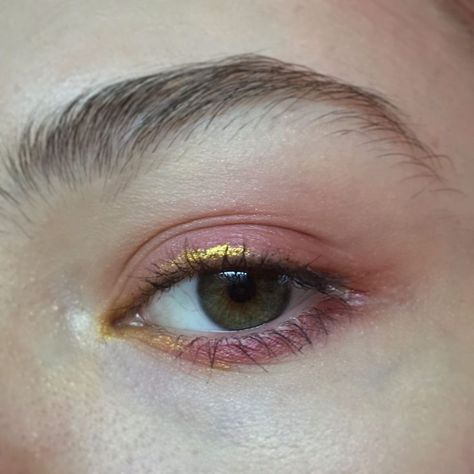 gold and lovely Gold Simple Eye Makeup, Simple Color Makeup, Hooded Eye Colorful Makeup, Rosy Eye Makeup, Simple Shimmer Eye Makeup, Dusty Makeup, Subtle Glitter Eye Makeup, Dusty Rose Makeup Look, Gold And Pink Makeup