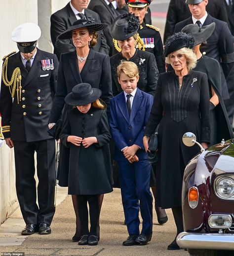 Kate Middleton Family, Kate Middleton Queen, Prince William Family, Prince William Et Kate, Princesse Kate Middleton, Prince Harry Et Meghan, Timothy Laurence, Looks Kate Middleton, Queen Elisabeth