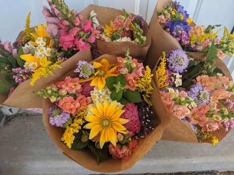 Farmers Market Flower Arrangements, Market Flower Bouquet, Spring Market Bouquet, Cut Flower Bouquet Recipe, Market Bouquet Recipe, Farmers Market Flowers Bouquets, Market Bouquets Fresh Flowers, Farmers Market Flower Display, Sego Lily Flower