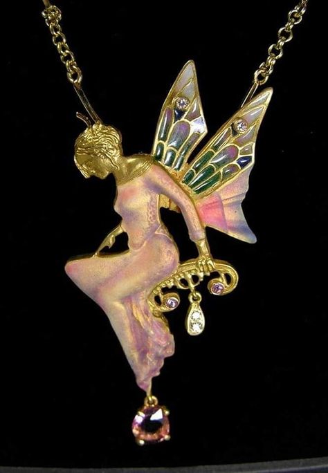 Lalique Jewelry, Bijoux Art Deco, Art Nouveau Jewellery, Bijoux Art Nouveau, French Glass, Fairy Queen, Nouveau Jewelry, Fairy Necklace, Rene Lalique