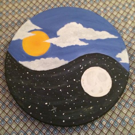 Space Art Inspiration, Sun And Moon Simple Painting, Sun Moon Painting Easy, Easy Moon Painting Ideas On Canvas, Moon And Sun Painting Easy, Circle Box Painting Ideas, Painting Ideas Moon And Sun, Ying Yang Painting Ideas, Ying And Yang Painting