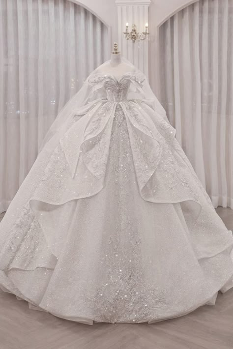 Ball Gowns Fantasy, Big Wedding Dresses, Wedding Dresses Cinderella, Pretty Quinceanera Dresses, Sparkle Wedding Dress, Cinderella Wedding, Gowns Dresses Elegant, 파티 드레스, Fancy Wedding Dresses