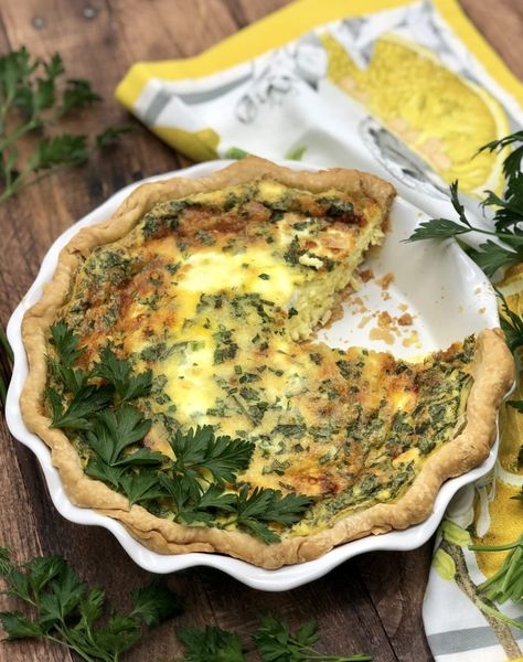 Fresh Herb Quiche - The Preppy Hostess Herb Quiche, Easy Dinner Recipe, Quick And Easy Dinner, One Pot Pasta, Quiche Recipes, Small Meals, Dinner Recipe, Cheese Recipes, One Pot