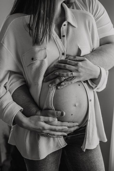 Maternity Pic Inspiration, Couples Indoor Maternity Shoot, Maternity Pictures In Bedroom, Indoor Lifestyle Maternity Shoot, Maternity Photoshoot In Nursery, Winter Maternity Photoshoot Indoor, Inside Maternity Photos, Indoor Winter Maternity Photos, Christmas Maternity Pictures Indoor