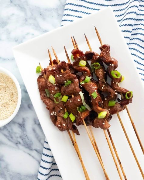 These Asian Sesame Beef Skewers are made with a super simple, flavourful marinade and grilled to perfection! These skewers are so tender and packed with delicious flavour, they're sure to be a hit! Low Carb Recipes Dinner, High Protein Low Carb Recipes Dinner, Roast Stew, Beef Kabob Recipes, Sesame Beef, Meat Skewers, Skewer Appetizers, Healthy Beef Recipes, Teriyaki Beef