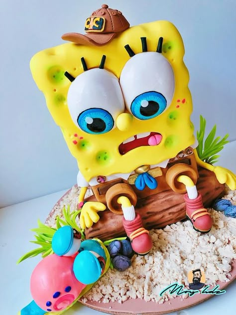 Tallado de pastel , cubierto con ganage de chocolate 🍫 y fondant Spongebob Cake Ideas, 3d Spongebob, Spongebob Squarepants Cake, Spongebob Face, Spongebob Birthday Cake, Disney Themed Cakes, Cupcake Piping, Cake 3d, Ugly Cakes