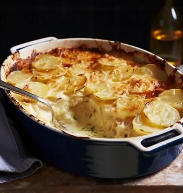 Jamie Oliver Quick Dauphinoise Potatoes - British Recipes Book Jamie Oliver 30 Minute Meals, Oliver Quick, Jamie's 30 Minute Meals, Dauphinoise Potatoes, Gammon Recipes, Potatoes Dauphinoise, Potatoe Recipes, Potatoes Baked, British Recipes