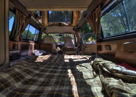 Living In Bus, Adventurecore Bedroom, Cottagecore Van, Living In Car Aesthetic, Vintage Camping Aesthetic, Rv Aesthetic, Westfalia Van, Van Life Aesthetic, Volkswagen Westfalia