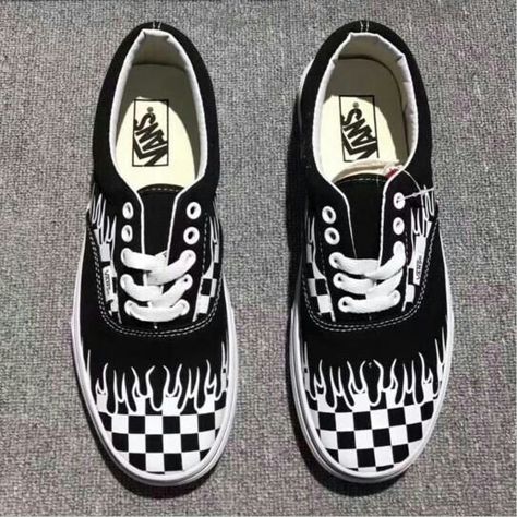 Customize Sneakers, Outfits With Vans, Vans Classic Old Skool, Custom Vans Shoes, Cute Vans, Painted Vans, Purple Sandals, Old Skool Black, Logo Shoes