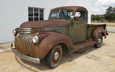 Farm Truck Hot Rod? 1946 Chevrolet Pickup #Trucks #Chevrolet - https://barnfinds.com/farm-truck-hot-rod-1946-chevrolet-pickup/ Chevrolet Trucks Old, 1946 Chevy Truck, Chevy Trucks Accessories, Vintage Chevy Trucks, Pickup Truck Accessories, Chevy Trucks Older, Chevrolet Pickup, Farm Trucks, Truck Camping