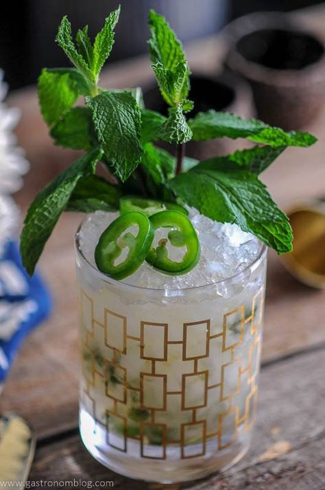 The Mexican Mint Julep is a mezcal cocktail served in a rocks glass and topped with jalepeno and fresh mint. Best Mint Julep Recipe, Mint Julep Cocktail, Julep Recipe, Mint Julep Recipe, Mint Cocktails, Craft Cocktail Recipe, Mezcal Cocktails, Mint Simple Syrup, Cocktail Syrups